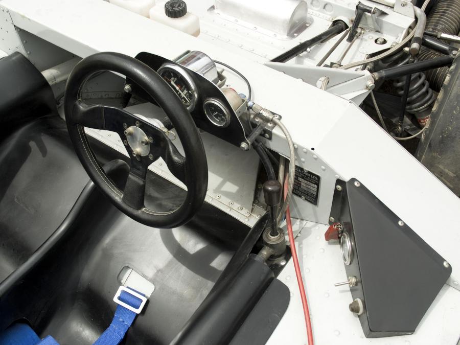 Интерьер Lola T163 1969 года  (фото 5 из 6)